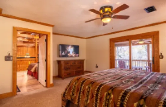 A Relaxing, Upscale Cabin with the Best View and Fishing on the River!