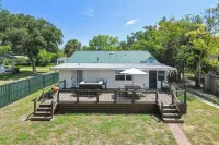 The Sunday Cottage in Old Town, Bay St. Louis.  Priceless Location! Walkable!