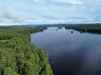 Cozy pet-friendly lakefront retreat in tranquil Bridgton.