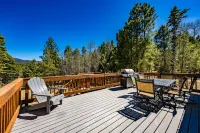 Beautiful, 6-bedroom mountain home with hot tub, deck and fire pit!