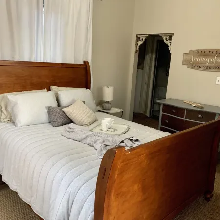 Newly Renovated and Ideally Located Near Campus and Downtown. High speed Wifi