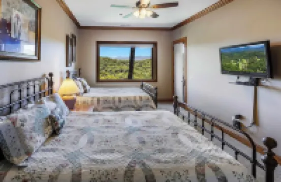 Finely Appointed Mtn Condo in Gated Resort, Only 4 Steps to get in, GREAT VIEW!