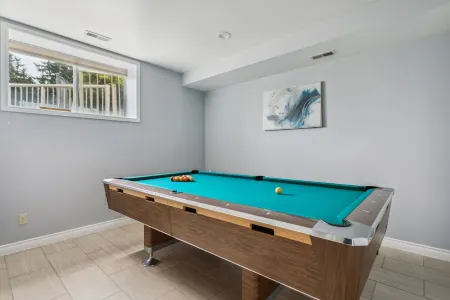 A Mountain View Retreat with pool, hot tub and more...