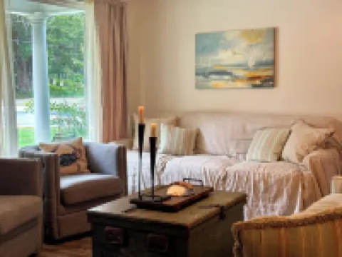 The Howard House in Biloxi – Walk to Beach, Art, and Entertainment