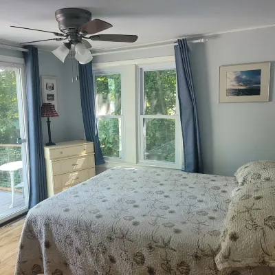 Country cottage, Baseline Lake . Come fish, kayak or enjoy a camp fire.