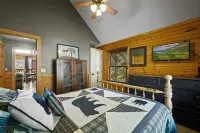 Jaw Dropping View in Black Bear Falls - Private Pools