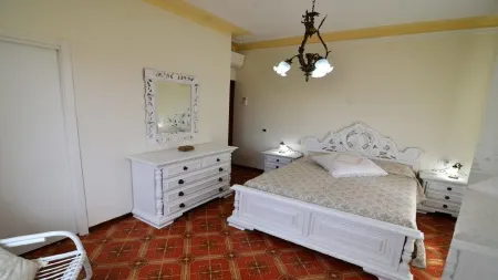 The house of Ambra, 100m. from beach, balconies-parking-wi-fi- A. C.- ascens