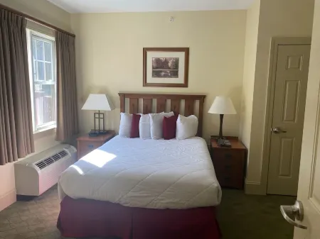 2 bed/2 bath w/sauna, steam room, hot tub, heated pool, exercise and game rooms!