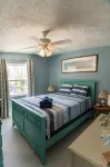 PET-FRIENDLY BEACH HOUSE WITH HOT TUB JUST FIVE MIN WALK FROM BEACH ACCESS !