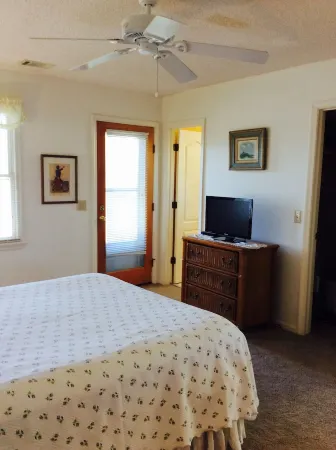 A Chance For Total Relaxation, Beautiful Sunsets, Beach, Pool, & Golf Access!