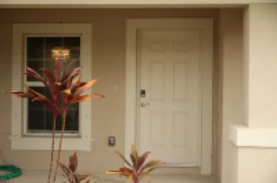 New Modern Vacation Home on a Budget! Smart TV Only. No Cable