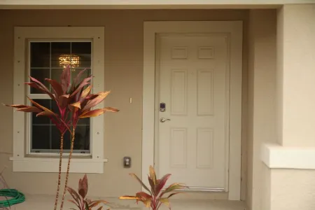 New Modern Vacation Home on a Budget! Smart TV Only. No Cable