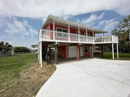 Cozy, Dog Friendly, Close to Beach!!