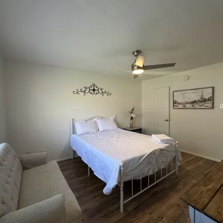 Cozy 3-bedroom house with WiFi and AC in enjoyable Allen no chores