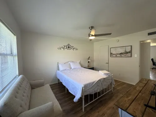 Cozy 3-bedroom house with WiFi and AC in enjoyable Allen no chores