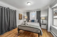 Comfy Homestay- Large Deck & Backyard - near St Paul Hotéis em Little Canada