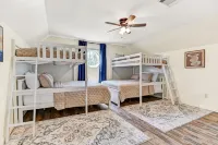 Lakehouse Retreat with Game Shed-4 minute walk to Beach, Fishing Cove,& Trails!