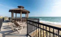 Beach Front Condo Two Pools & Hot Tub!