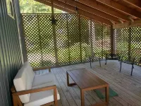 Family friendly!  Walk to Fishtown, beaches, shops and restaurants.
