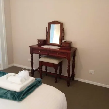 Great for couples + walk to cellar doors
