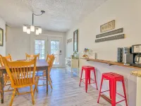 Peaceful downtown Sylva home, 3BR, porch, creek, Wifi Hotels in Sylva