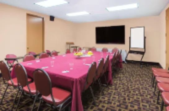 แทรเวิลลอดจ์ บายวินด์แฮม โกลบ AZ