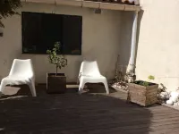 Private apartment with swimming pool and parking space