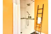 Petaluma Warehouse Loft Collection. Hotels near Speedway