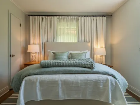 Two Bedroom Cottage Close To Town