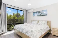 5 Bedroom home meters from the beach Hotels near Port Geographe Marina