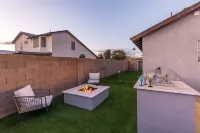 Walk to State Farm Stadium, Spring Training Heated Pool & Hot Tub!