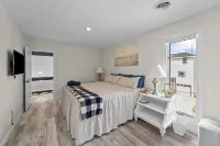 Semi-Soundfront on Bay Drive - Whole Home, Large Yard and Decks!