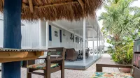 Kampground Escape w/ Kayaks, Heated Pool & Marina!