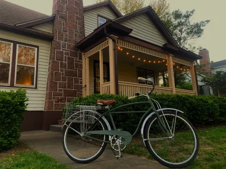 Pet-Friendly Downtown Ironton minutes away Elephant Rocks, Johnson Shut-ins