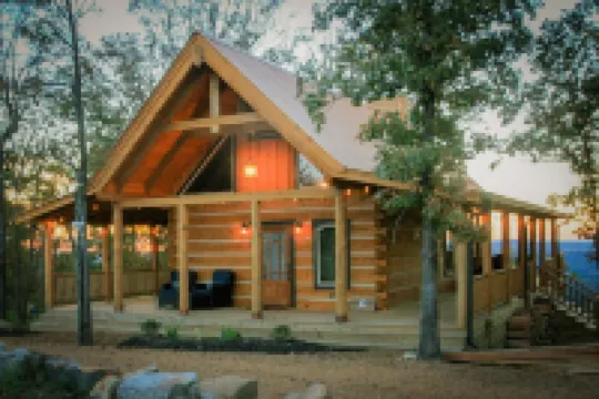 NEW Owl and Moon Romantic Cabin Majestic Views for Miles Fireplace and Hottub