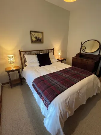 Stunning riverside home in converted mill building close to Blairgowrie Отели рядом с достопримечательностью «Moyness Nurseries»