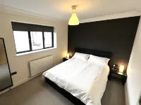 Modern and cozy 2-guest flat with gated parking