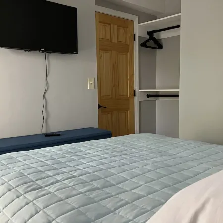 Cute Apt w/ Parking & W/D!
