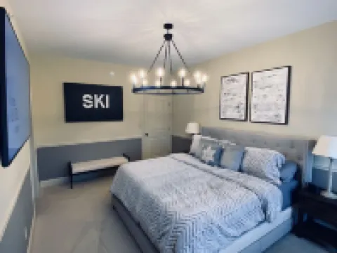 LOCATION! LOCATION!LOCATION! Luxurious Ski In/Out Jet-Set Condo NEWLY RENOVATED 亨特酒店