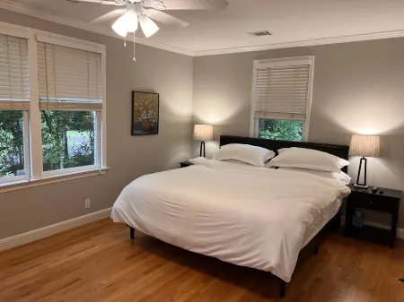 Location location! Cottontown Retreat downtown Columbia, Perfect for 2 couples!