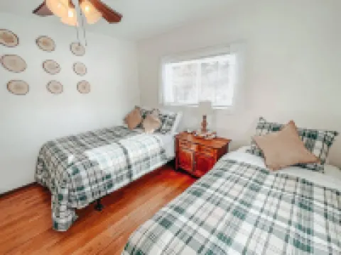 RiverFront Cottage>Private Pier>Firepit & Wildlife Hotels in Green Lake County