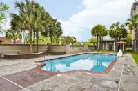 Hampton Inn & Suites Charleston/West Ashley - Rooftop Pools