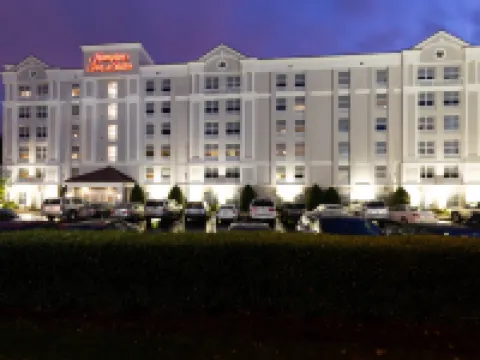 แฮมป์ตัน อินน์ แอนด์ สวีทส์ ราลี แครี เลอโนโว เซ็นเตอร์ โรงแรมในแครี