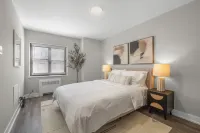 Modern Spacious New Renovation 1BR Evanston Hotels near Play It Again Sports Evanston