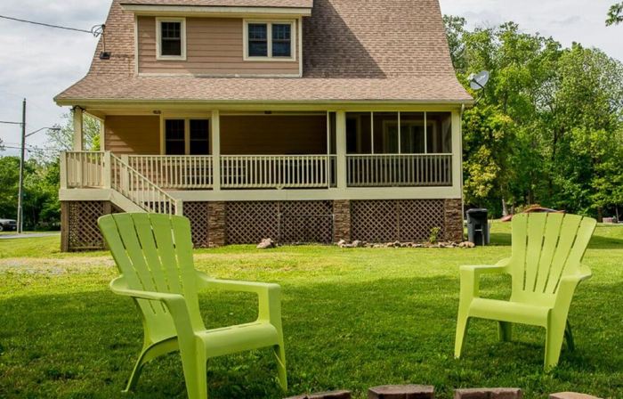 Cozy retreat in Damascus on the AT and Creeper Trail. Pet Friendly!