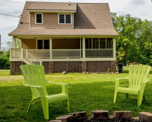 Cozy retreat in Damascus on the AT and Creeper Trail. Pet Friendly! Hotels in Damascus
