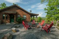 Beautiful Mountain Views with Covered Porch & Outdoor Fire Ring!