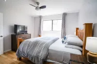 Pet friendly/walk to restaurant/bar and golf