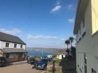 Lundy - overlooking Port Isaac Bay beautiful apartment with Sea Views & parking