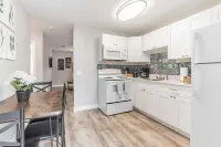 2 Bedroom 2 Bath Walking distance to Beach and Restaurants